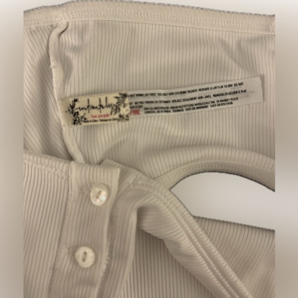 White Ribbed Bralette - 3-Button Front | For You by Urban Outfitters - Picture 4 of 8